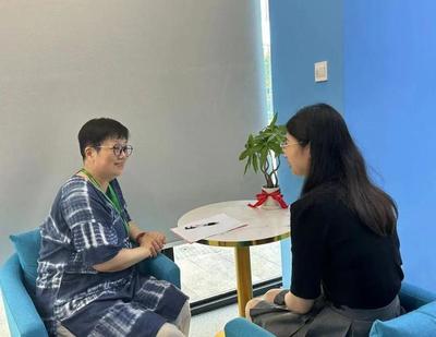 从疲惫到焕新 白领为何排队也要体验健康信息咨询